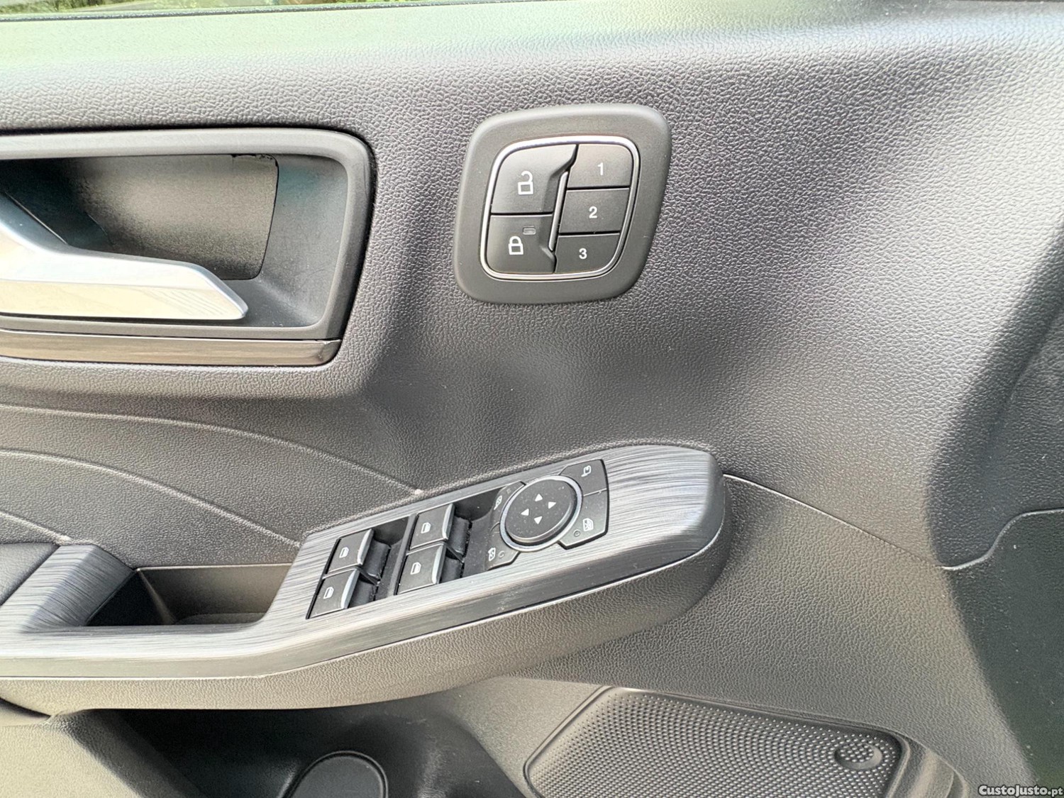 Ford Kuga PHEV Vignale — fotografia 4