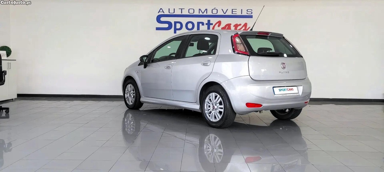 Fiat Punto 1.2 Young S&S — fotografia 28
