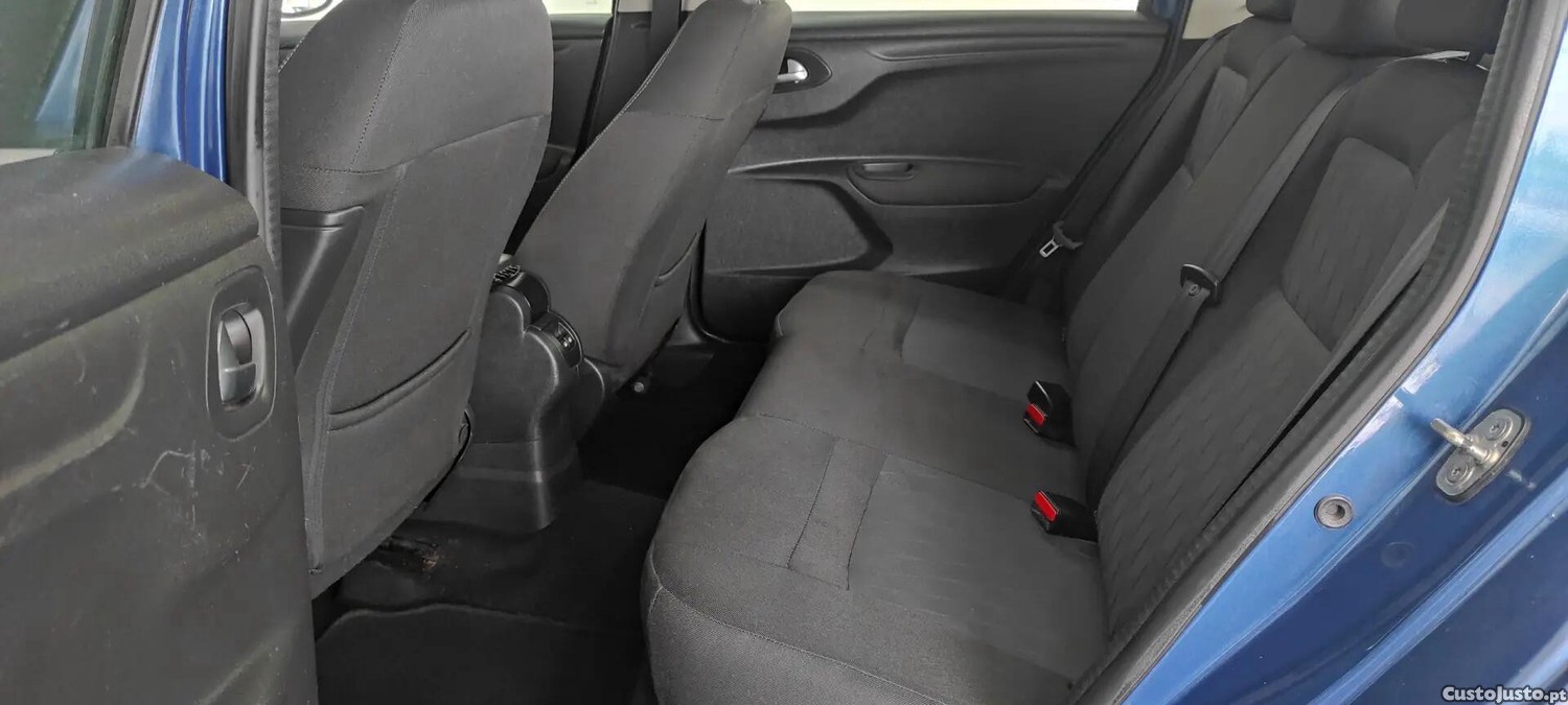 Citroën C-Elysée BlueHDi Selection — fotografia 14