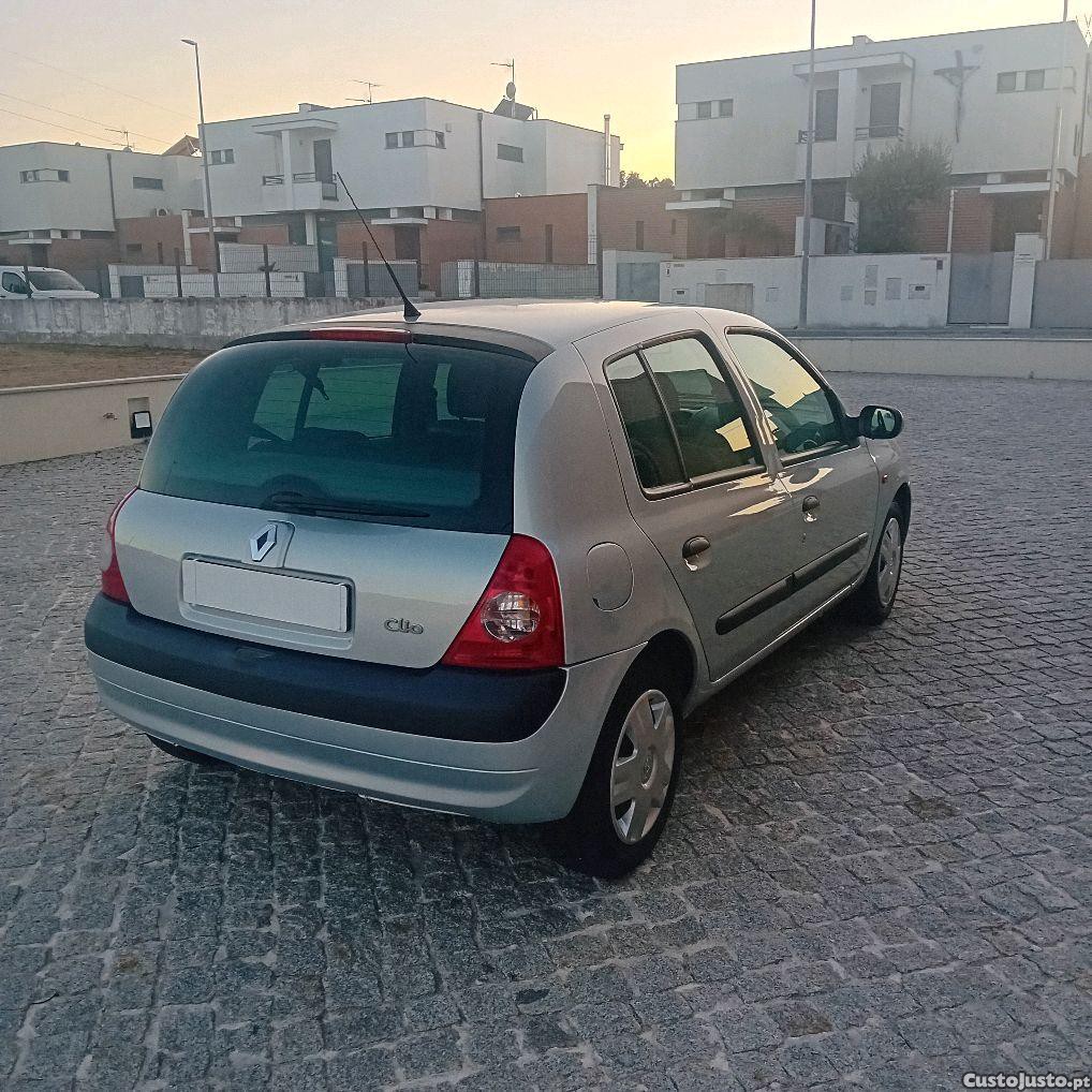 Renault Clio 1.5 dci exclusive — fotografia 3