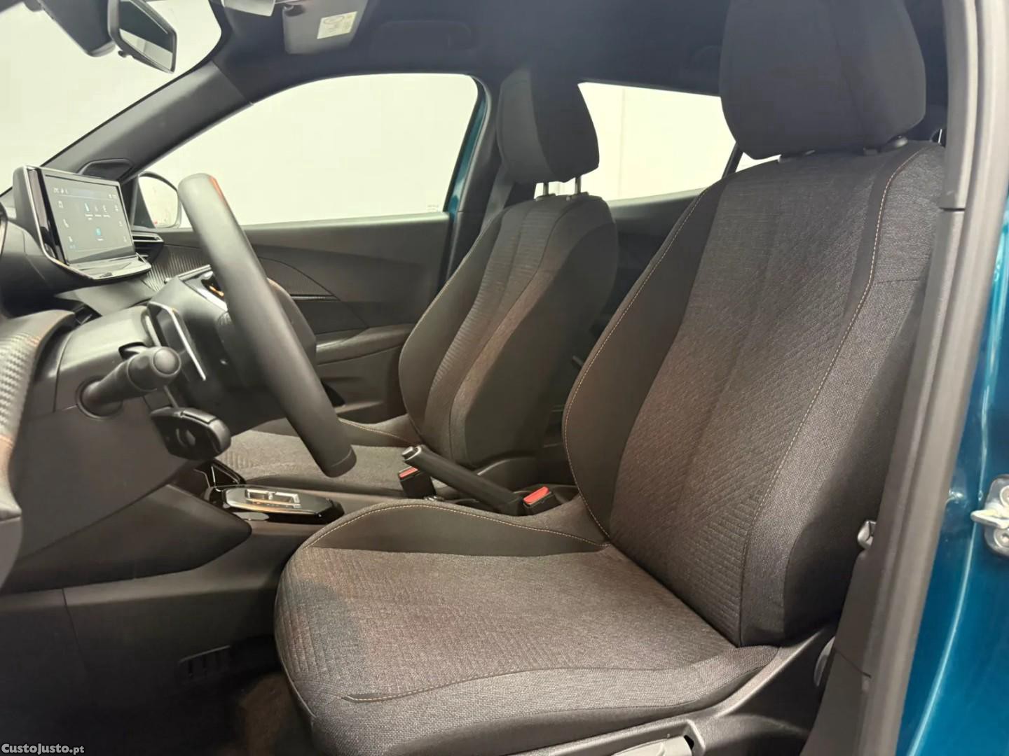 Peugeot 2008 Hybrid 145 e-DSC Style — fotografia 4