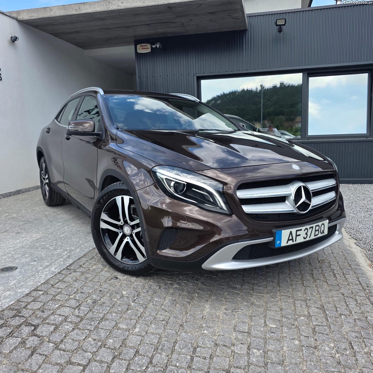 Mercedes-Benz GLA 180 CDI Urban Aut. — fotografia 16