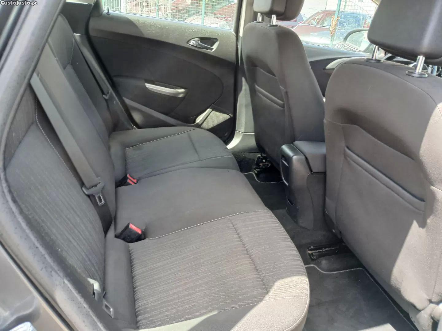 Opel Astra 1.7 cdti enjoy — fotografia 7