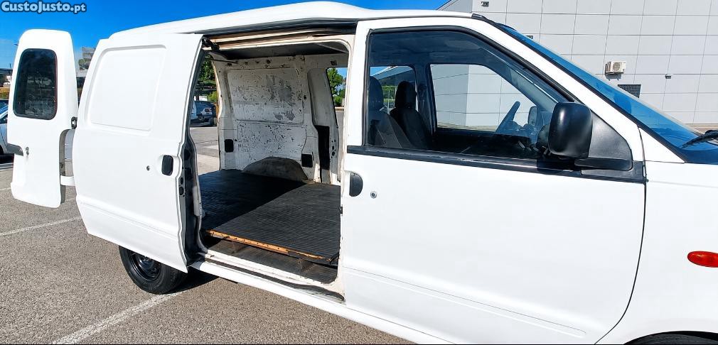 Nissan Vanette 2.5Diesel "Pronto a Circular" — fotografia 5