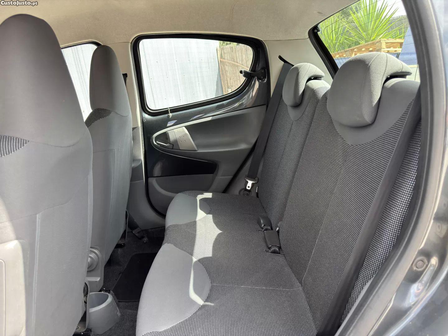 Peugeot 107 1.4 hdi trendy — fotografia 7