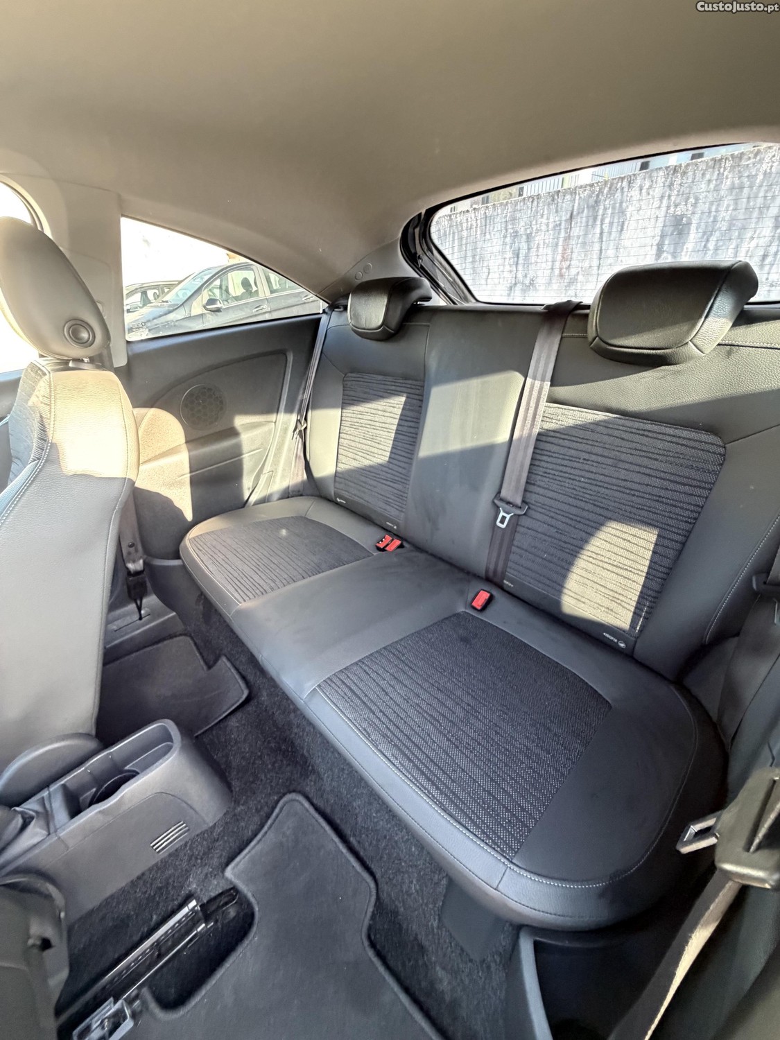 Opel Corsa 1.3 CDTI 95CV Business + 3 portas 5 lugares — fotografia 2
