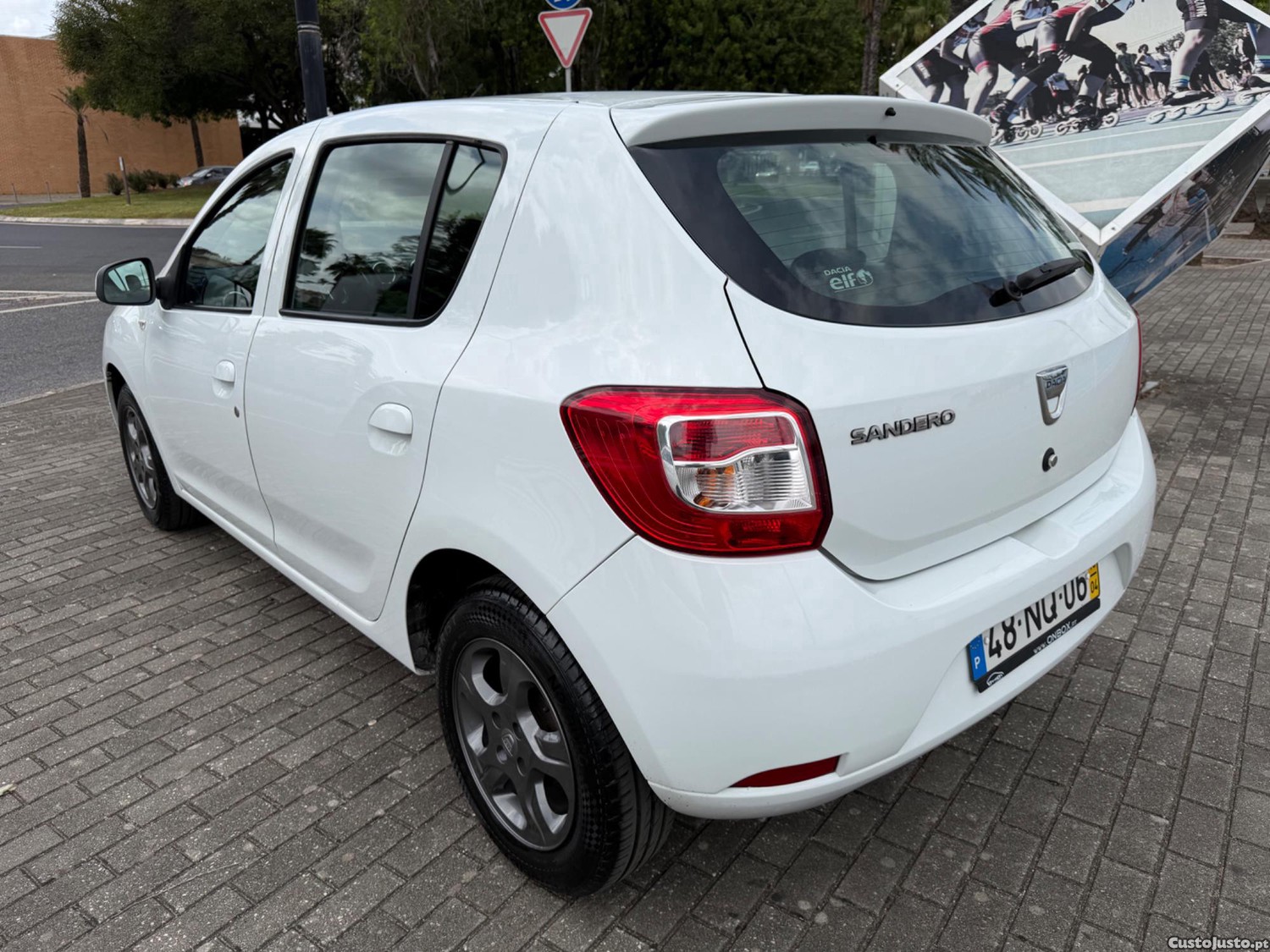 Dacia Sandero 1.2 16V CONFORT BI-FUEL — fotografia 17