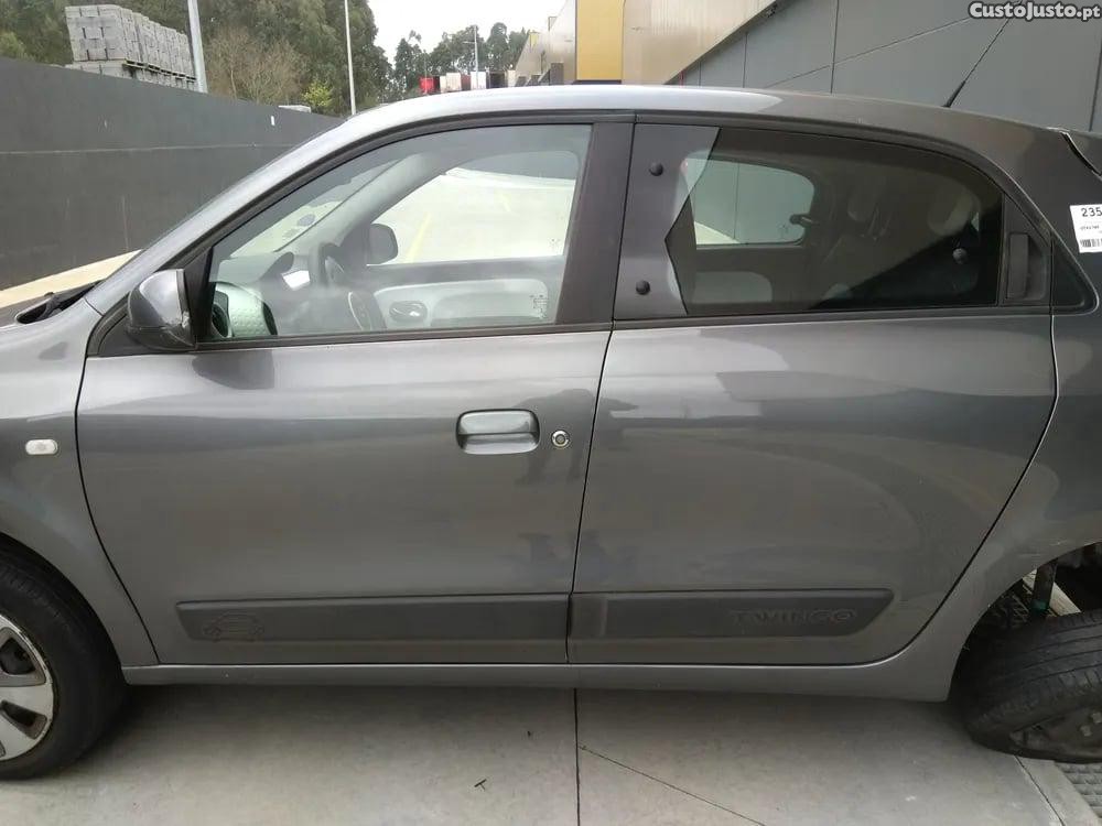 Renault Twingo 1.0 SCe 70 (52 kW / 71 cv) [09.2014 - 04.2019] - 18 foto 2