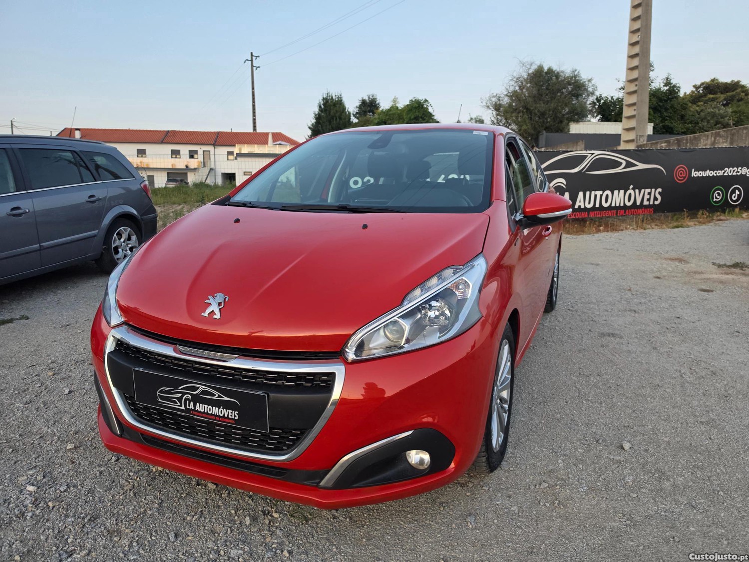 Peugeot 208 1.2 signature 110CVcomo novo 97000km — fotografia 14