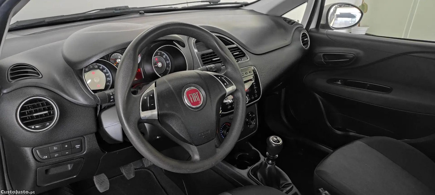 Fiat Punto 1.2 Young S&S — fotografia 27