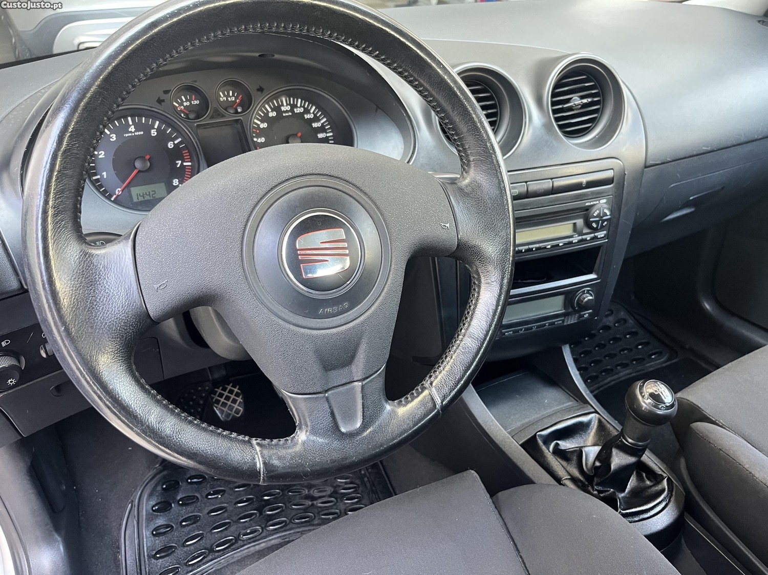 SEAT Ibiza 1.4 16V - Nacional - Único Dono — fotografia 6
