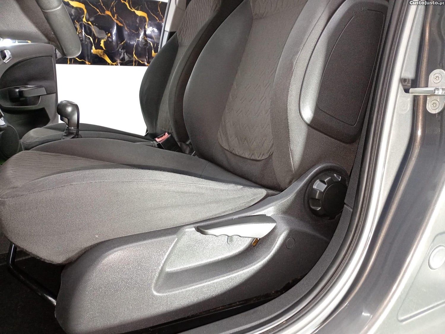 Opel Corsa 1.3 CDTI Enjoy 88g — fotografia 6