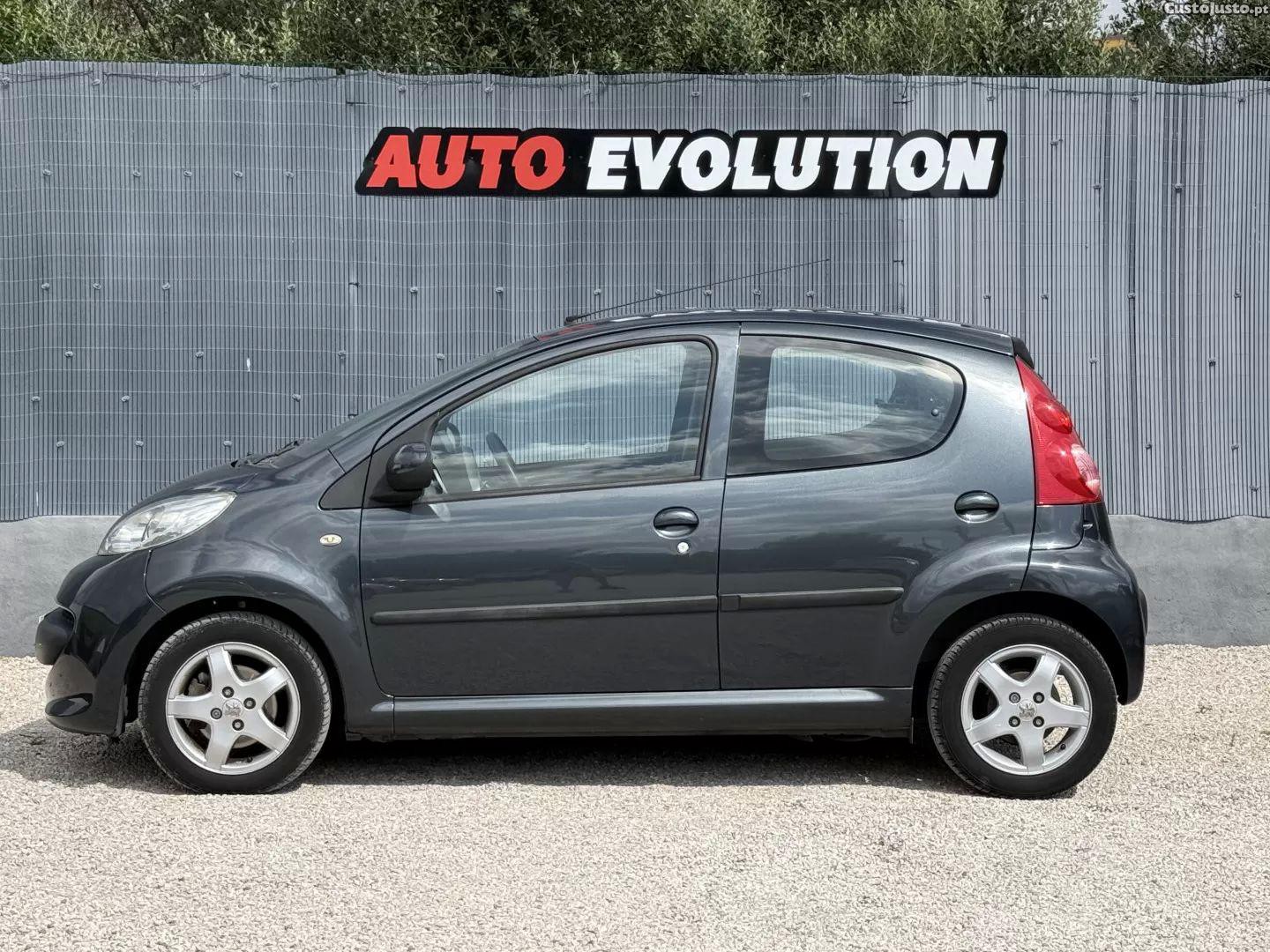 Peugeot 107 1.4 hdi trendy — fotografia 12