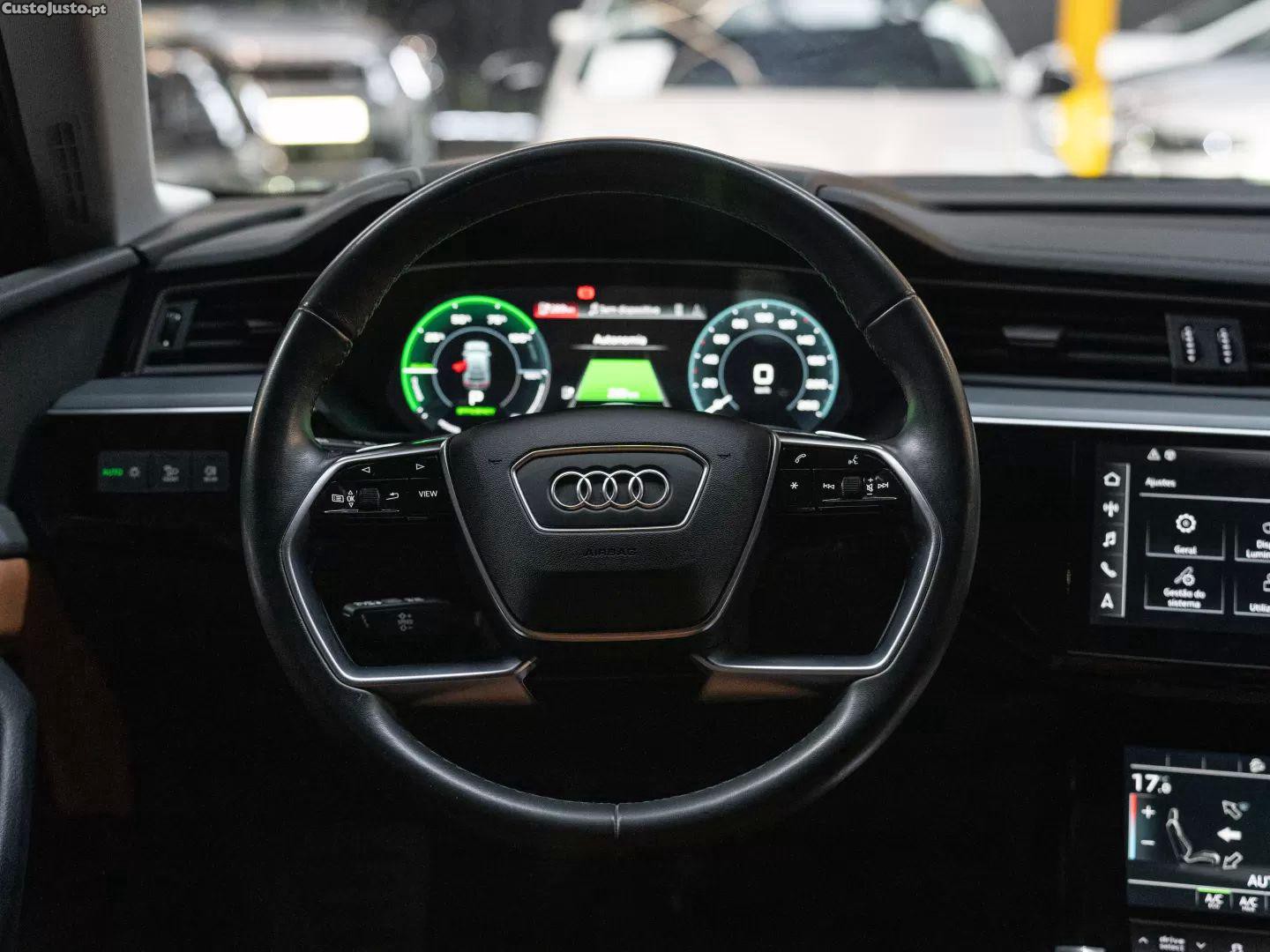 Audi Q8 55 quattro advanced — fotografia 12