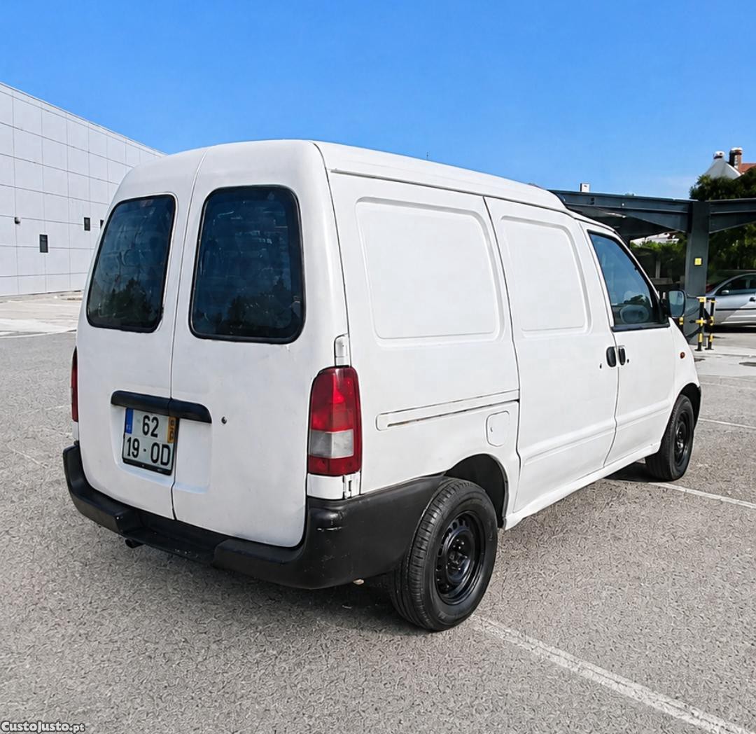 Nissan Vanette 2.5Diesel "Pronto a Circular" — fotografia 4