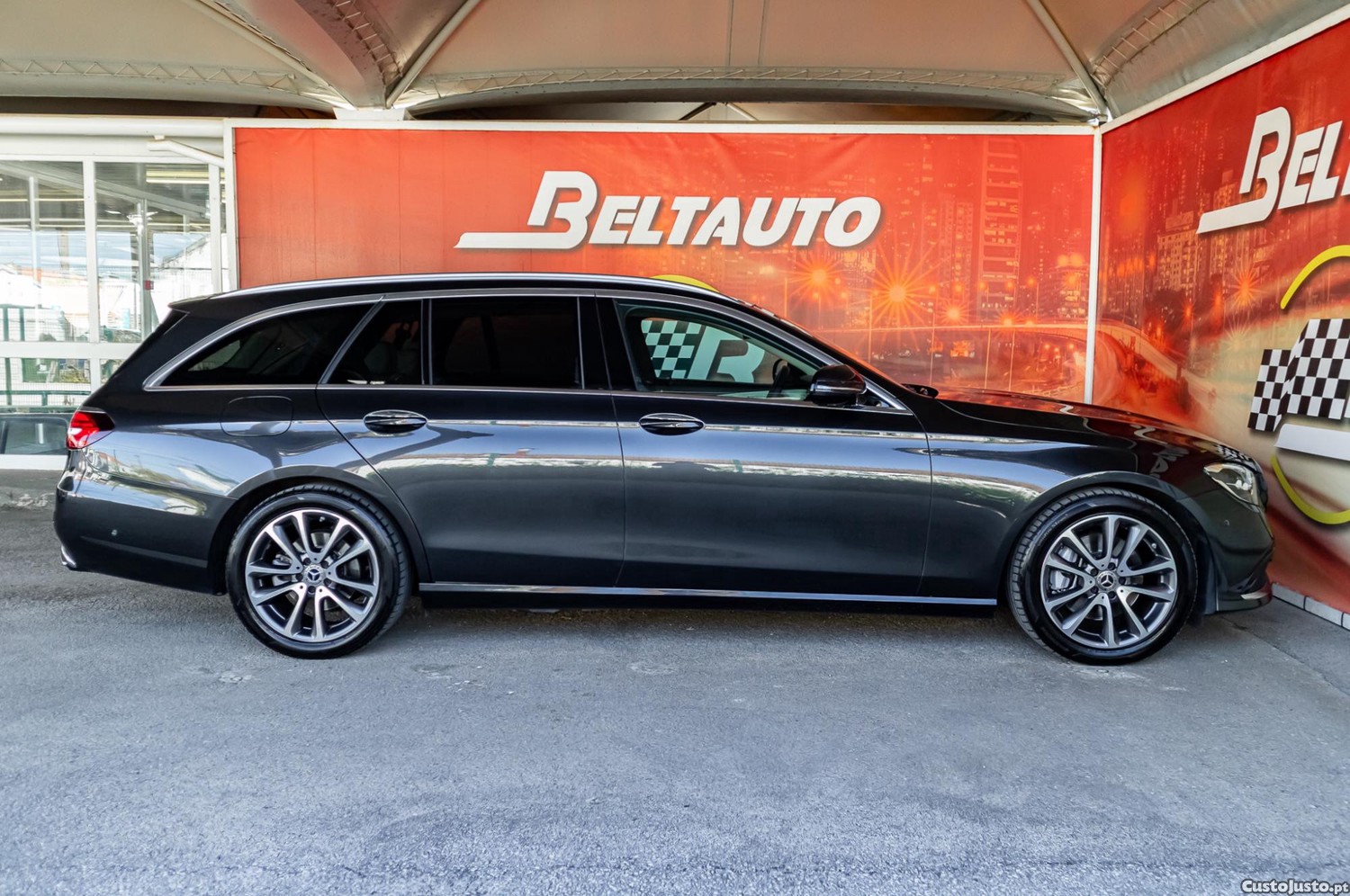 Mercedes-Benz E 220 d Station Avantgarde 7Lugares - 21 foto 4