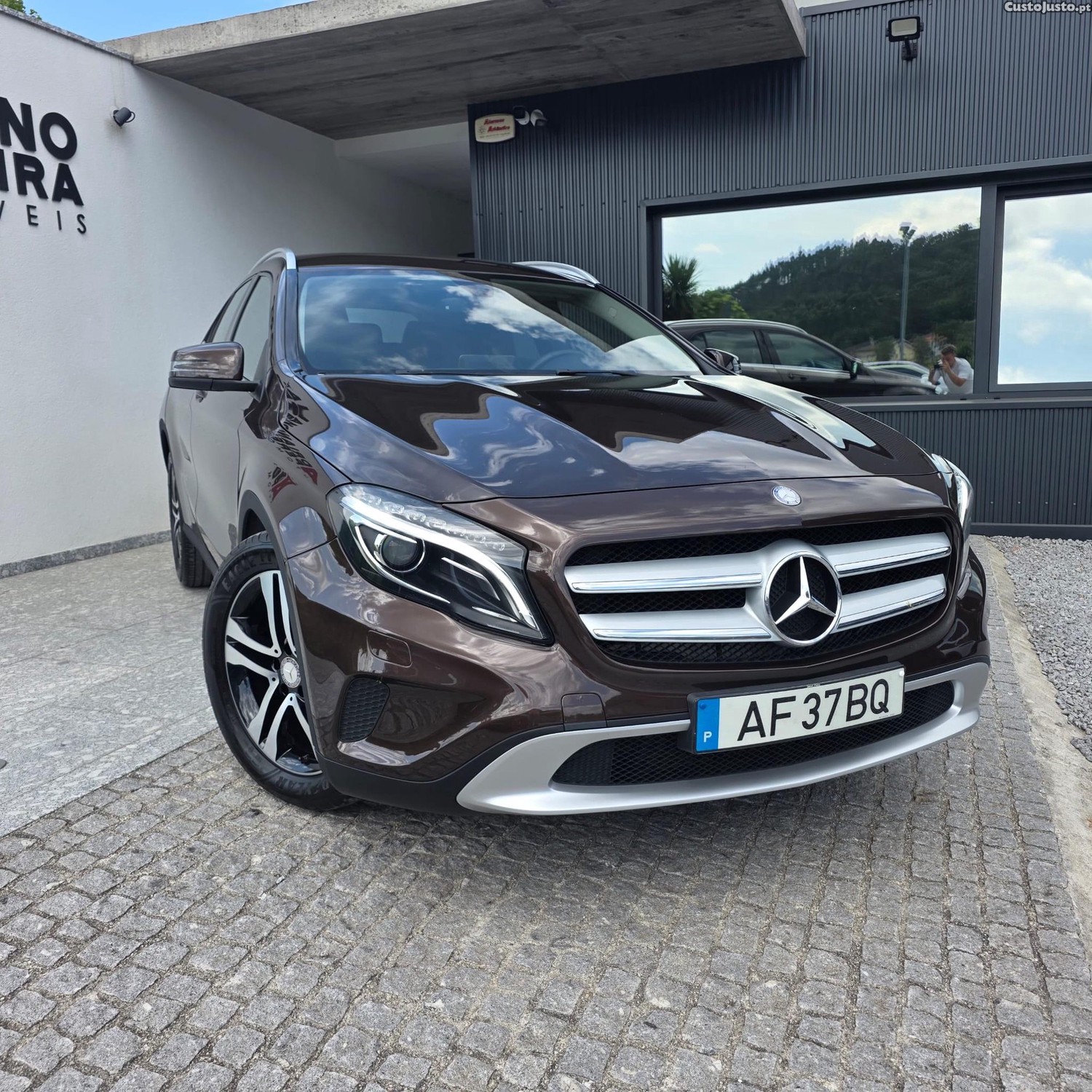 Mercedes-Benz GLA 180 CDI Urban Aut. — fotografia 15