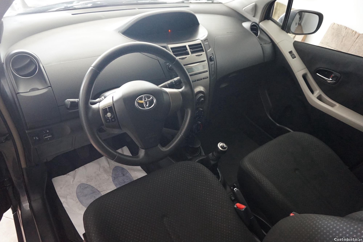 Toyota Yaris 1.0 — fotografia 6