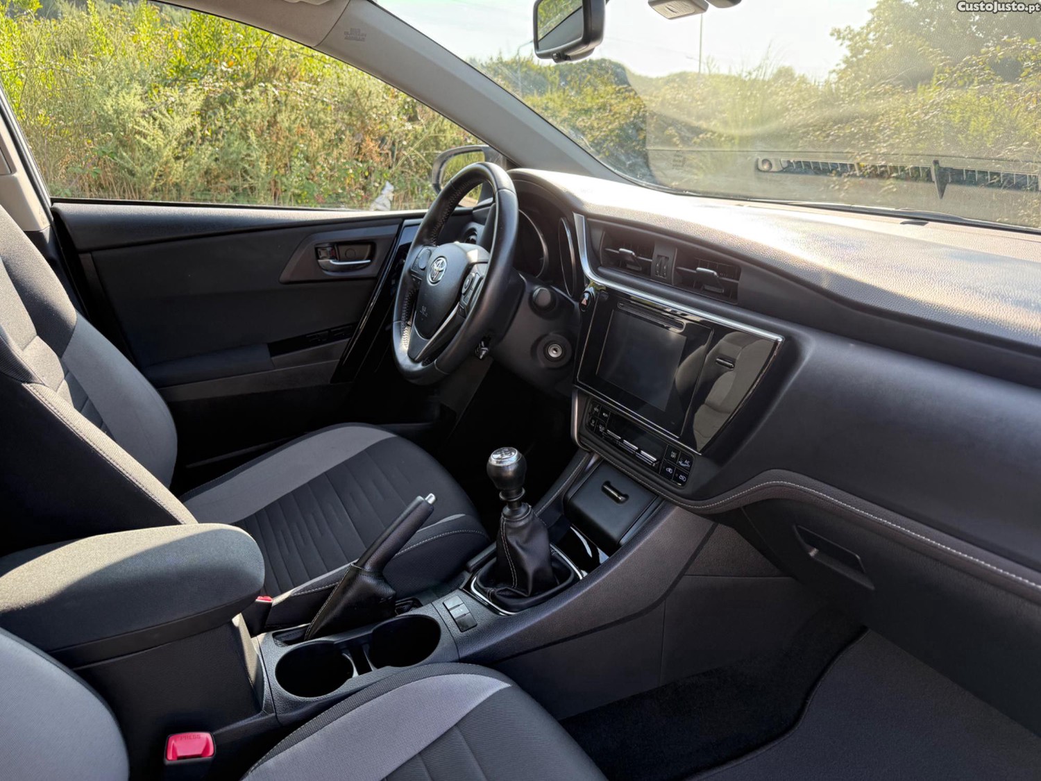 Toyota Auris 1.4 D4D — fotografia 5