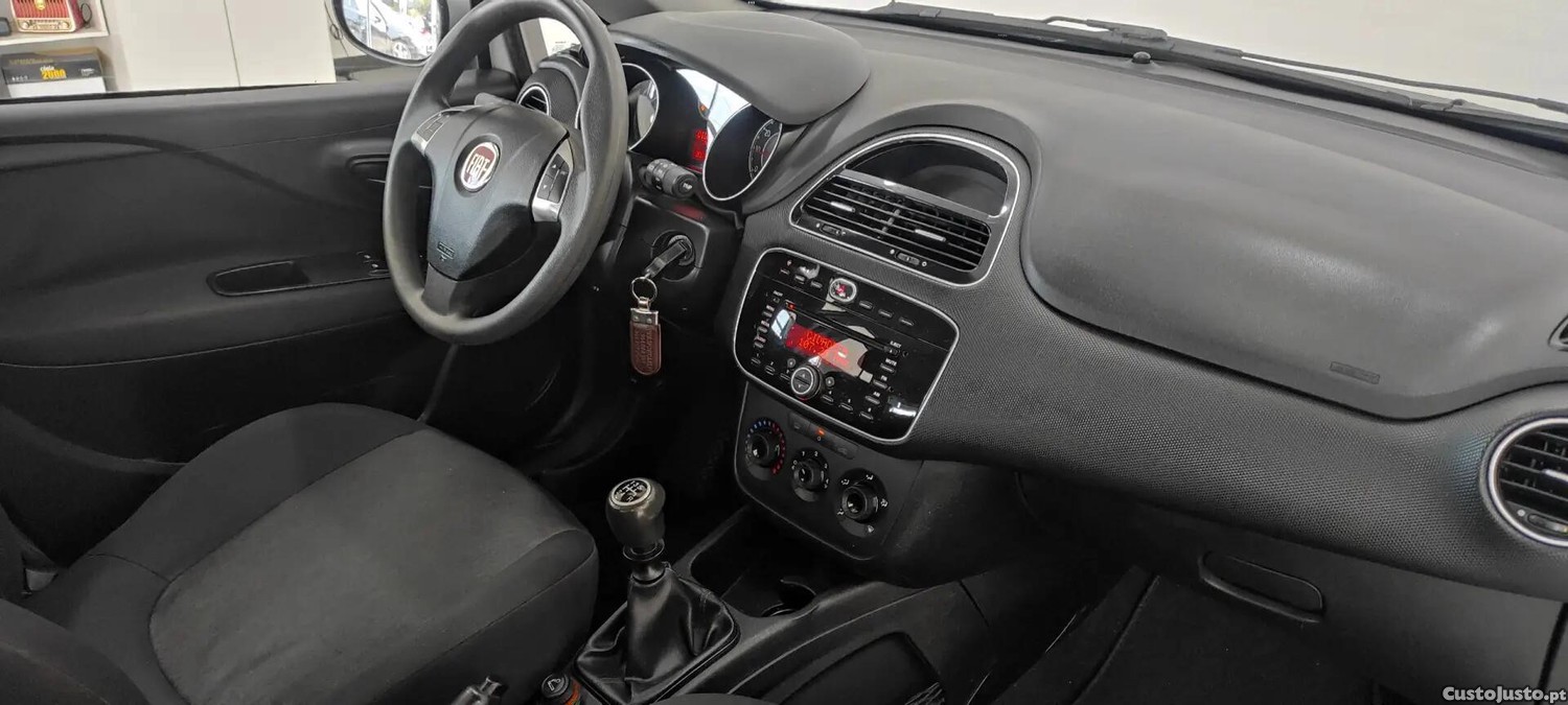 Fiat Punto 1.2 Young S&S — fotografia 25