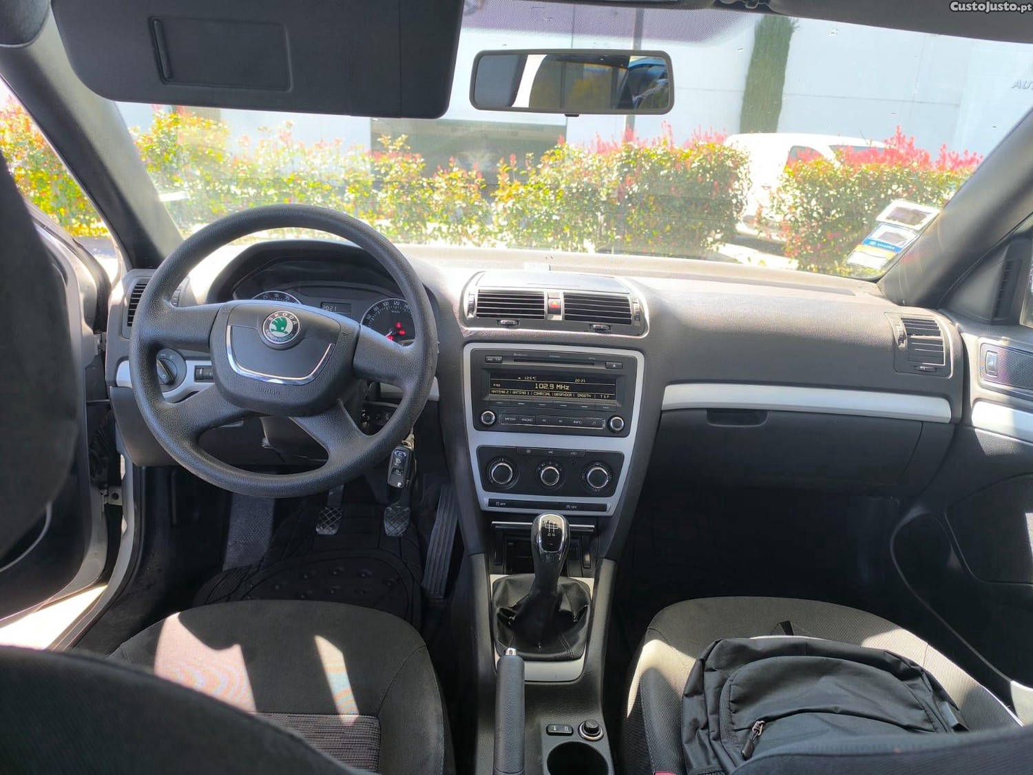 Skoda Octavia 1.6 TDI SW 105CV — fotografia 9