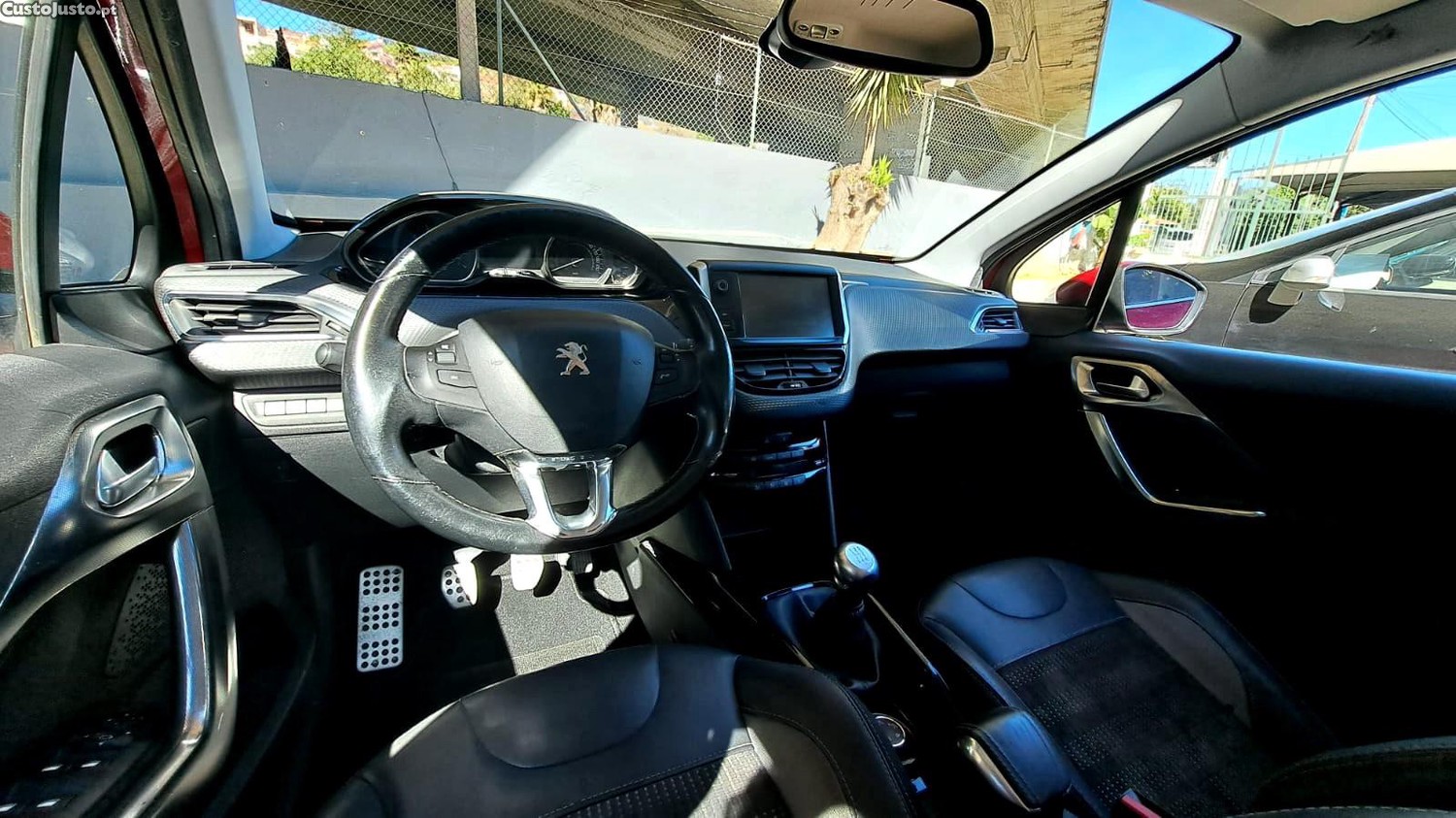 Peugeot 2008 1.2 PureTech Allure — fotografia 8