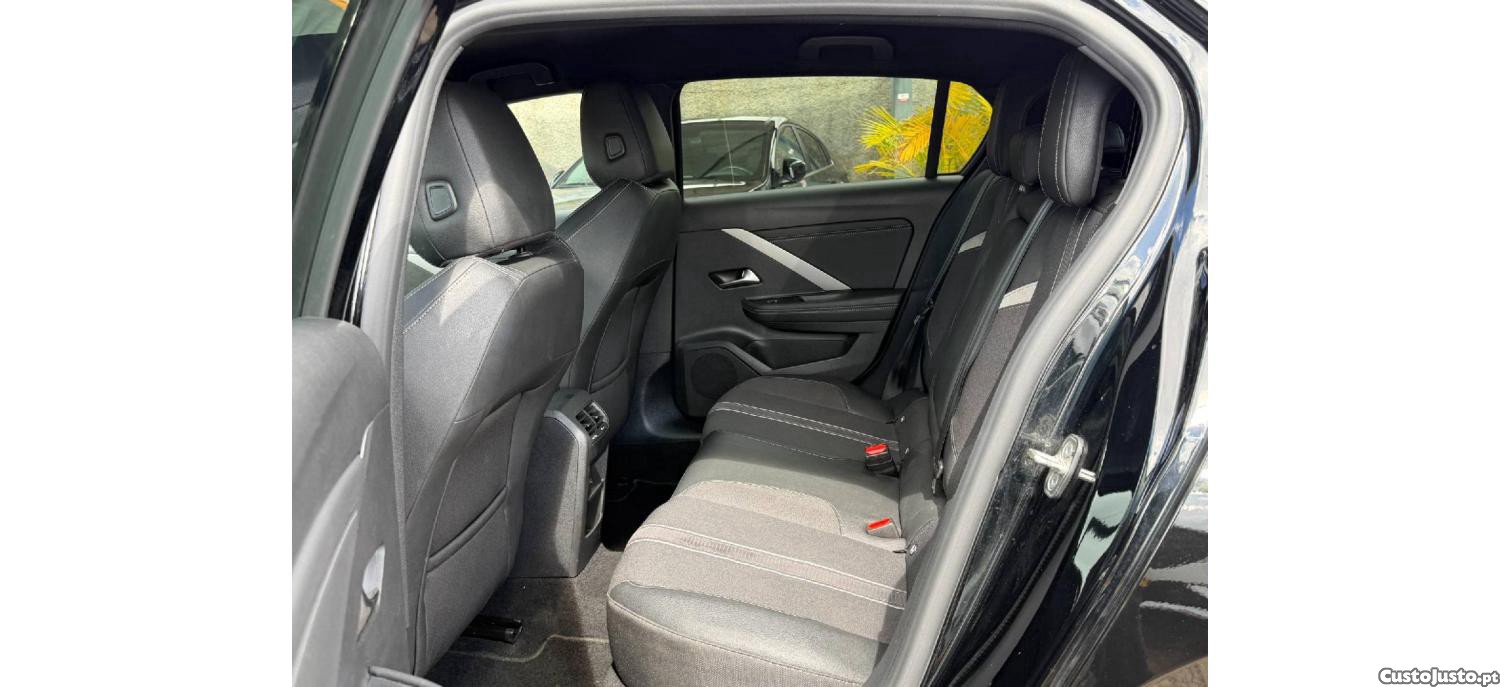 Opel Astra GS 1.2 T 130cv — fotografia 20