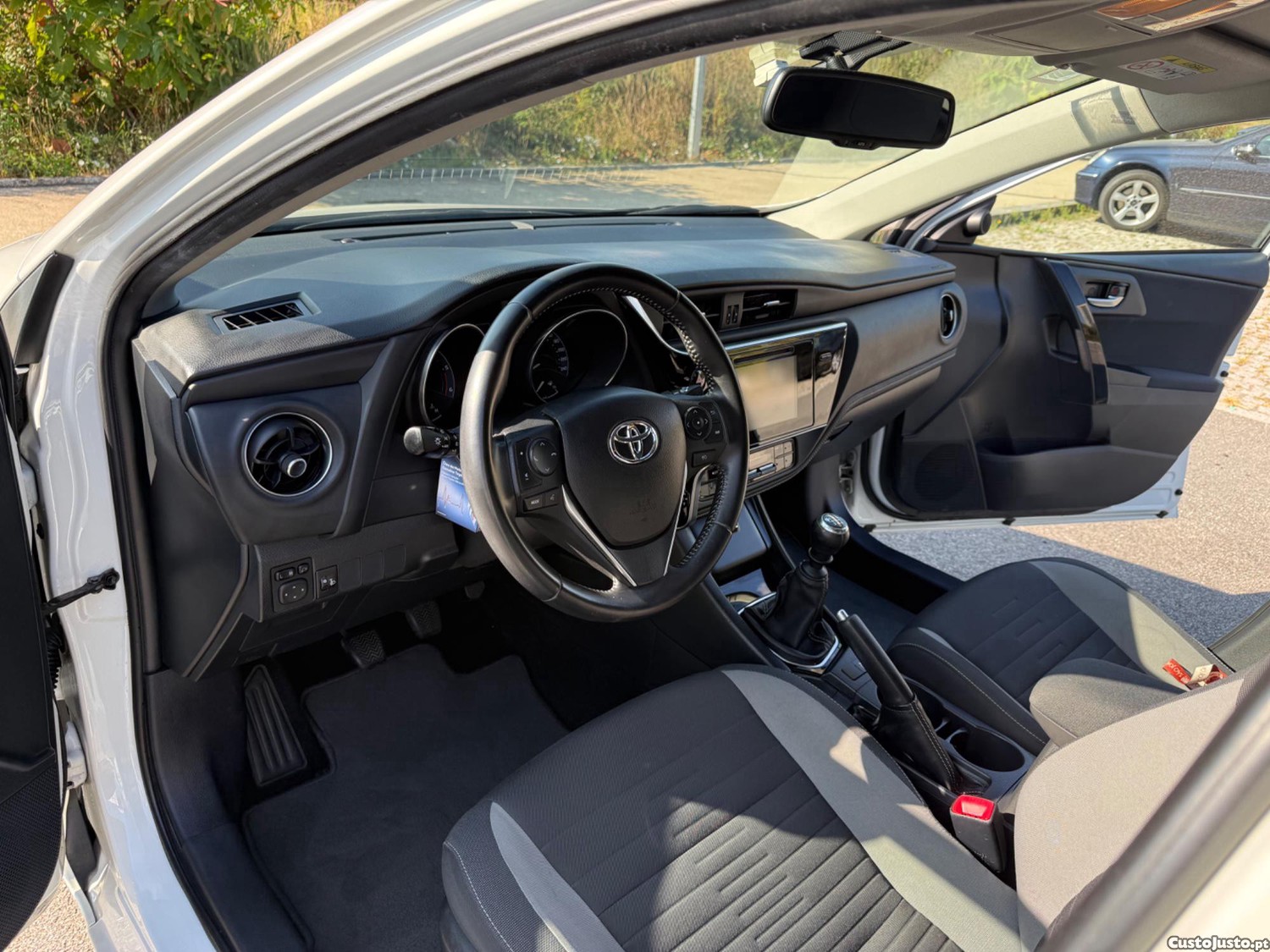 Toyota Auris 1.4 D4D — fotografia 6