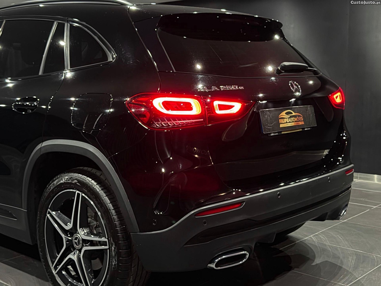 Mercedes-Benz GLA 250 e 8G-DCT AMG Line — fotografia 14