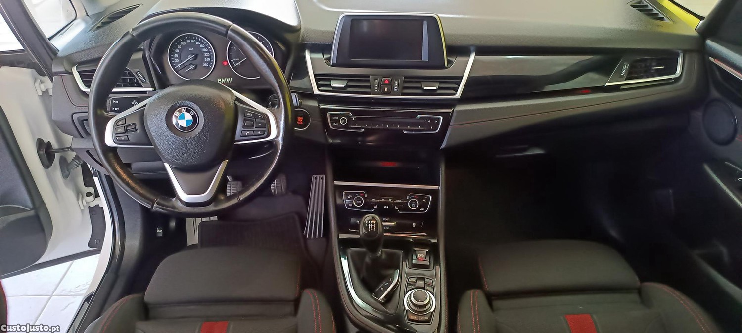 BMW 218 Active Tourer SPORT LINE — fotografia 10