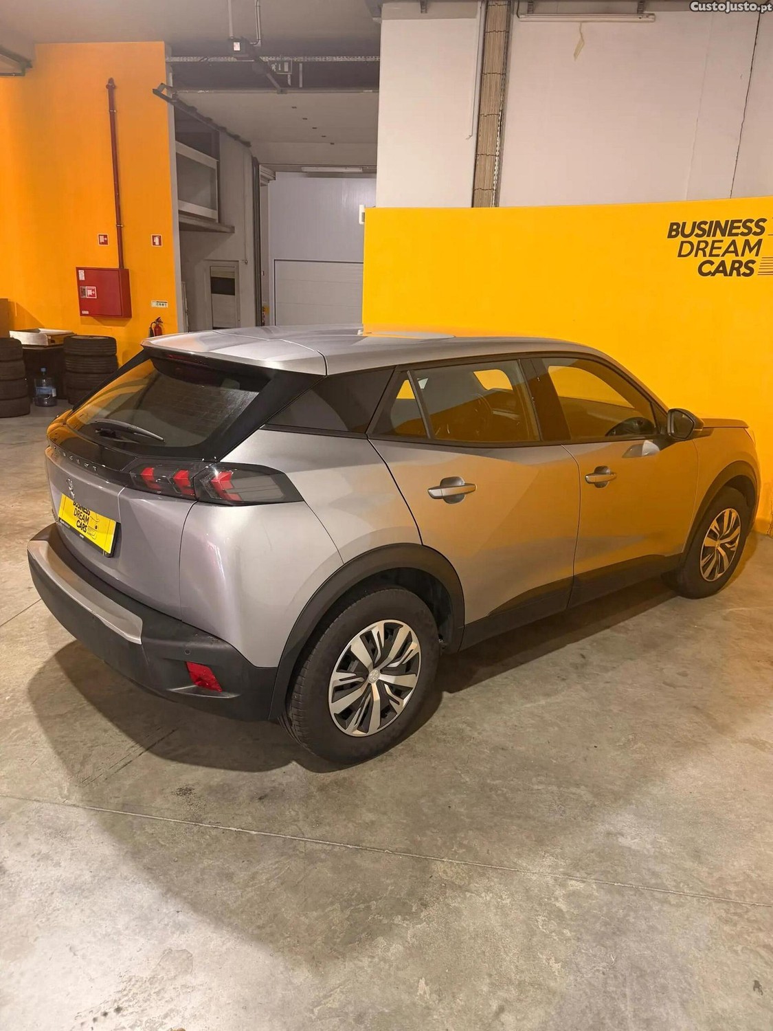 Peugeot e-2008 50 kWh Active Pack — fotografia 13