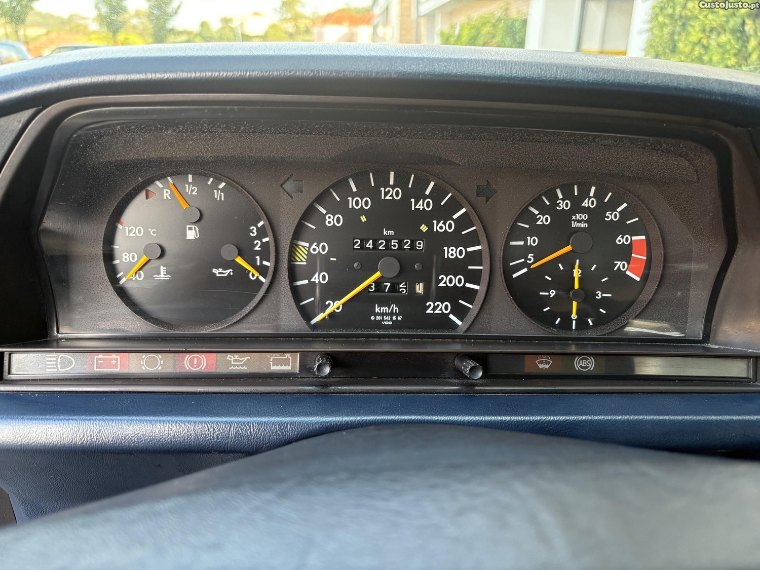 Mercedes-Benz 190 E 2.3 8v — fotografia 6