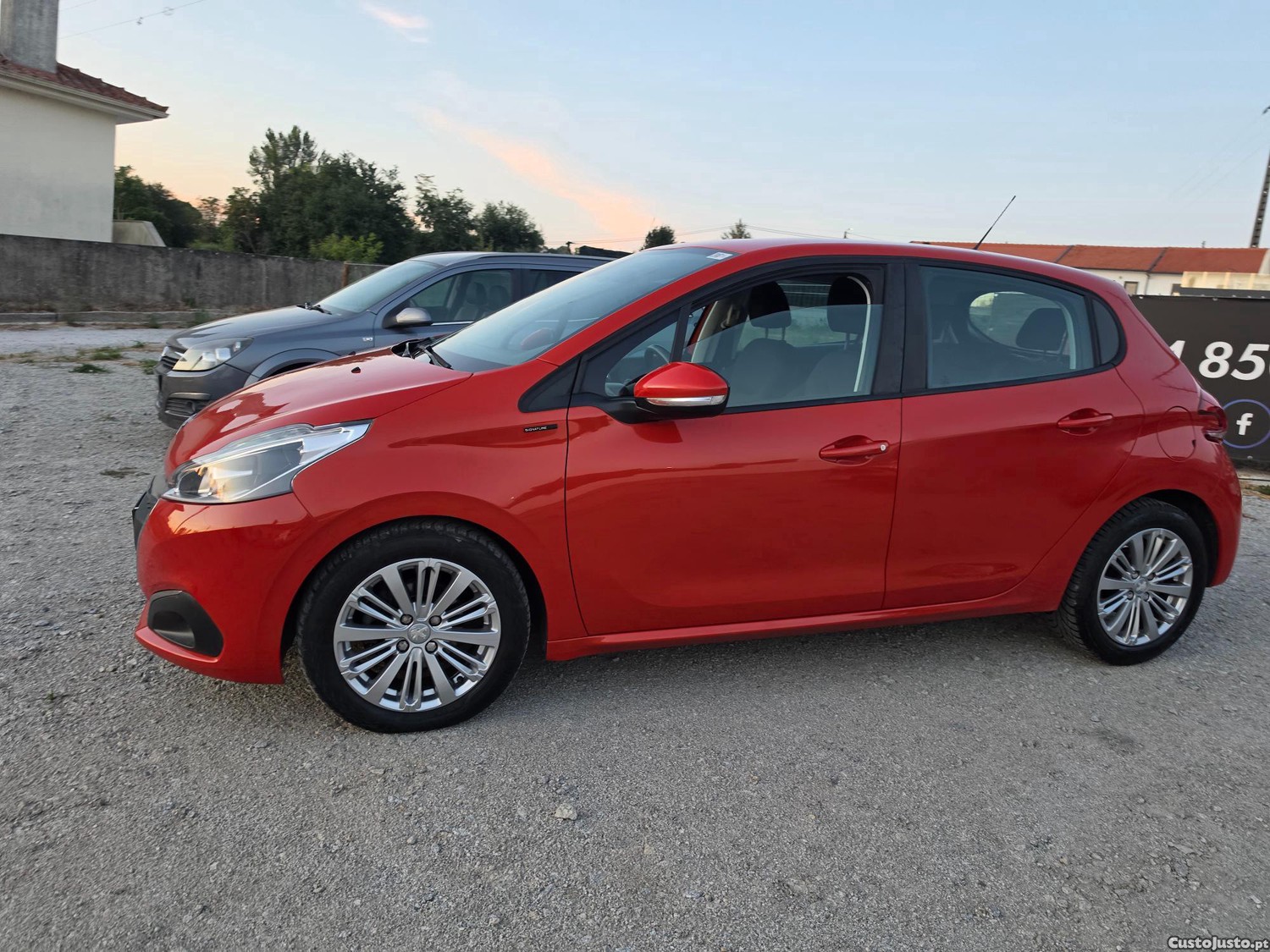 Peugeot 208 1.2 signature 110CVcomo novo 97000km — fotografia 10
