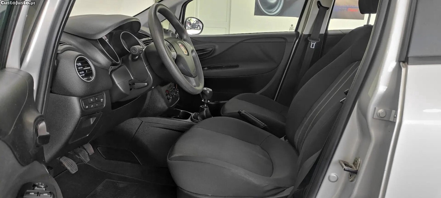 Fiat Punto 1.2 Young S&S — fotografia 16