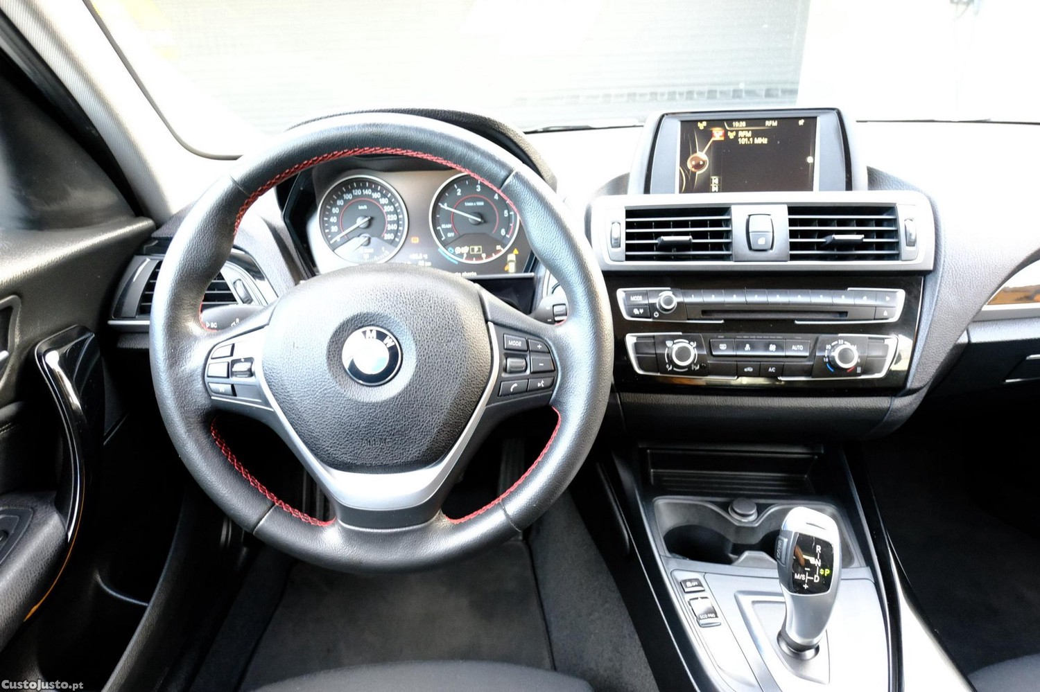 BMW 116 d Line Sport Auto — fotografia 12
