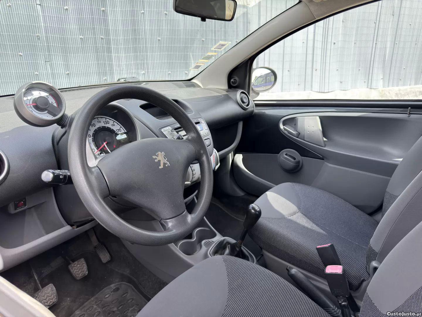 Peugeot 107 1.4 hdi trendy — fotografia 9