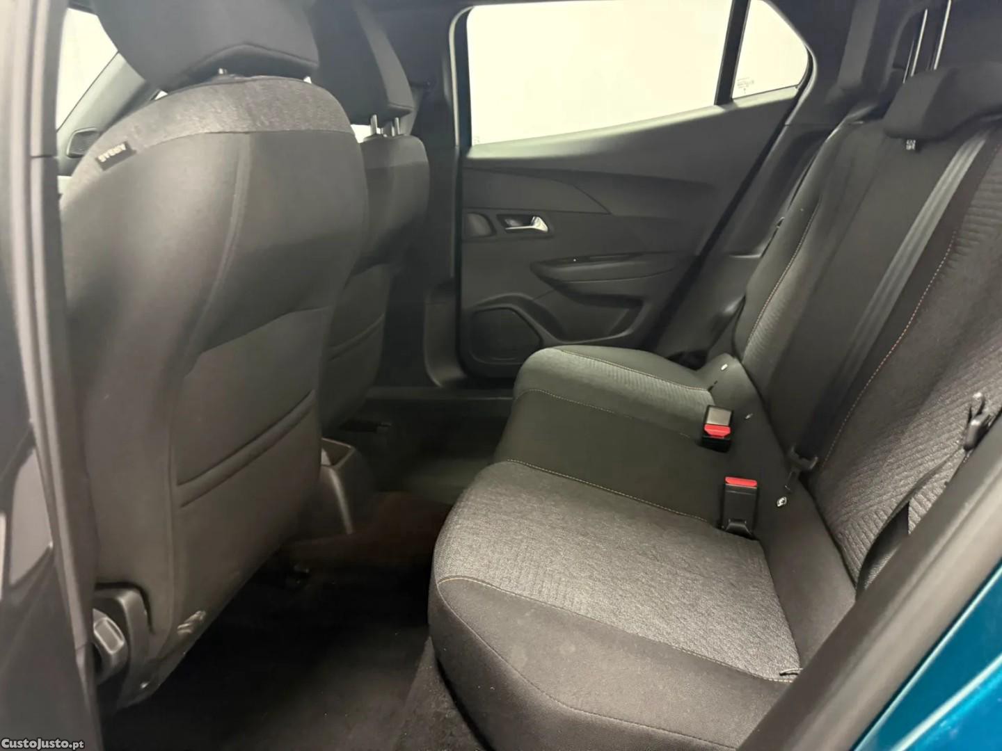 Peugeot 2008 Hybrid 145 e-DSC Style — fotografia 3