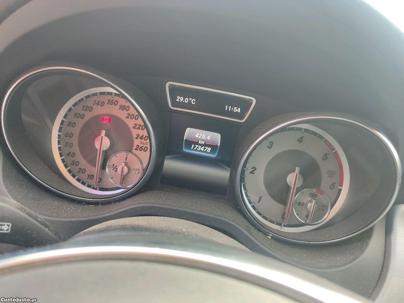 Mercedes-Benz CLA 180 d. AMG — fotografia 3