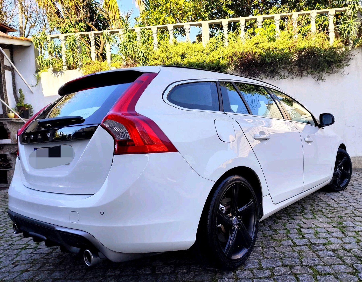 Volvo V60 R-Design — fotografia 5