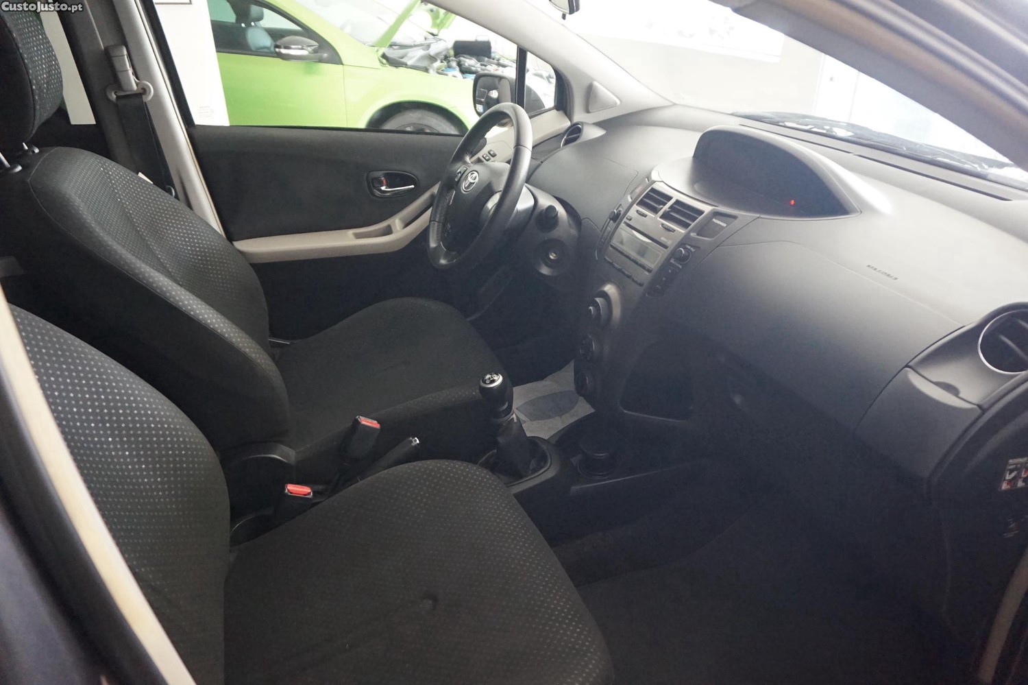 Toyota Yaris 1.0 — fotografia 3