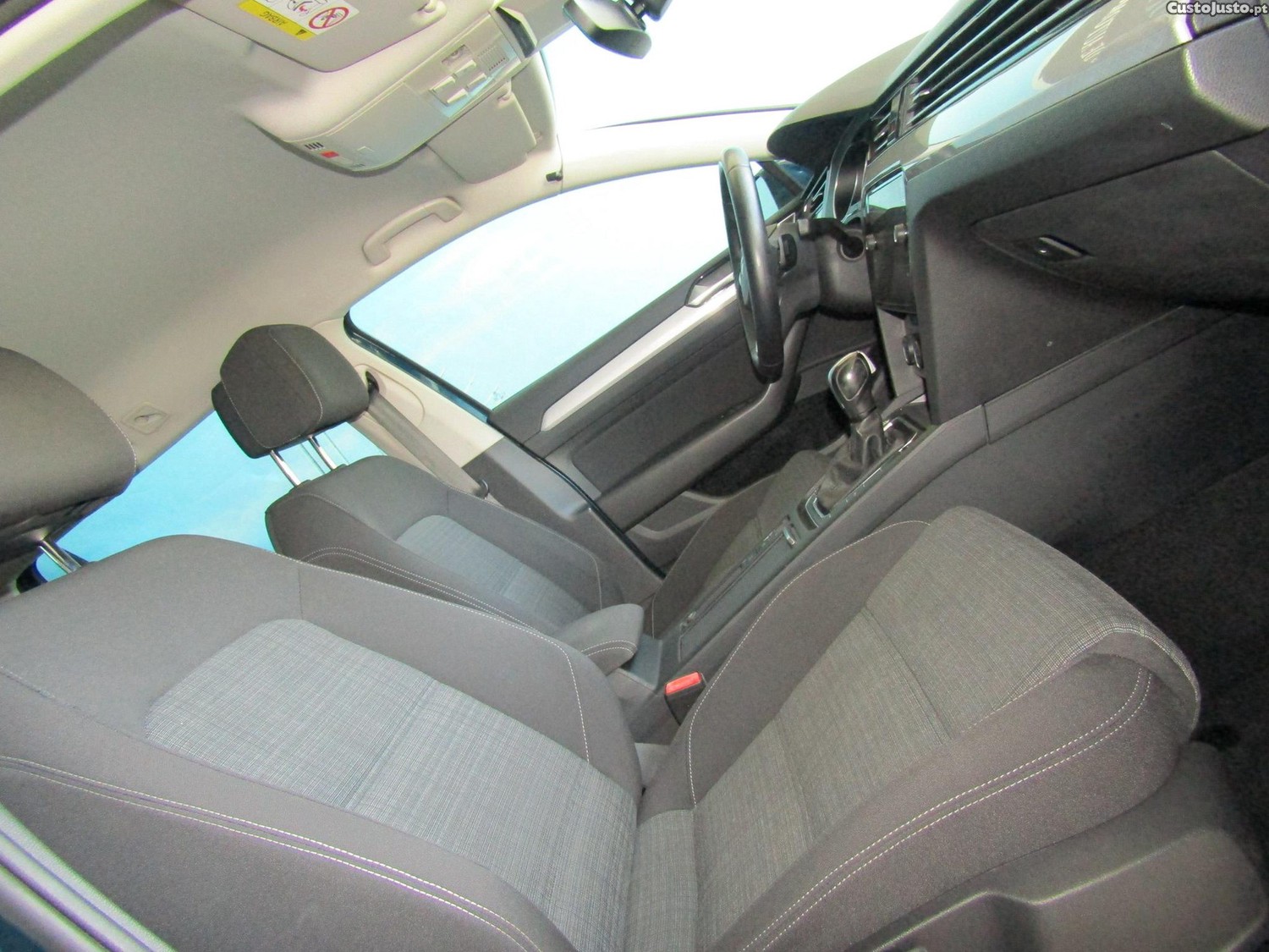 Volkswagen Passat 2.0 TDI Business Package DSG — fotografia 3