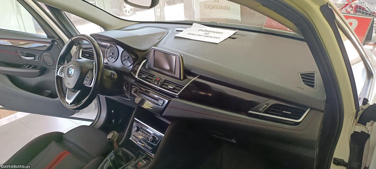 BMW 218 Active Tourer SPORT LINE — fotografia 9