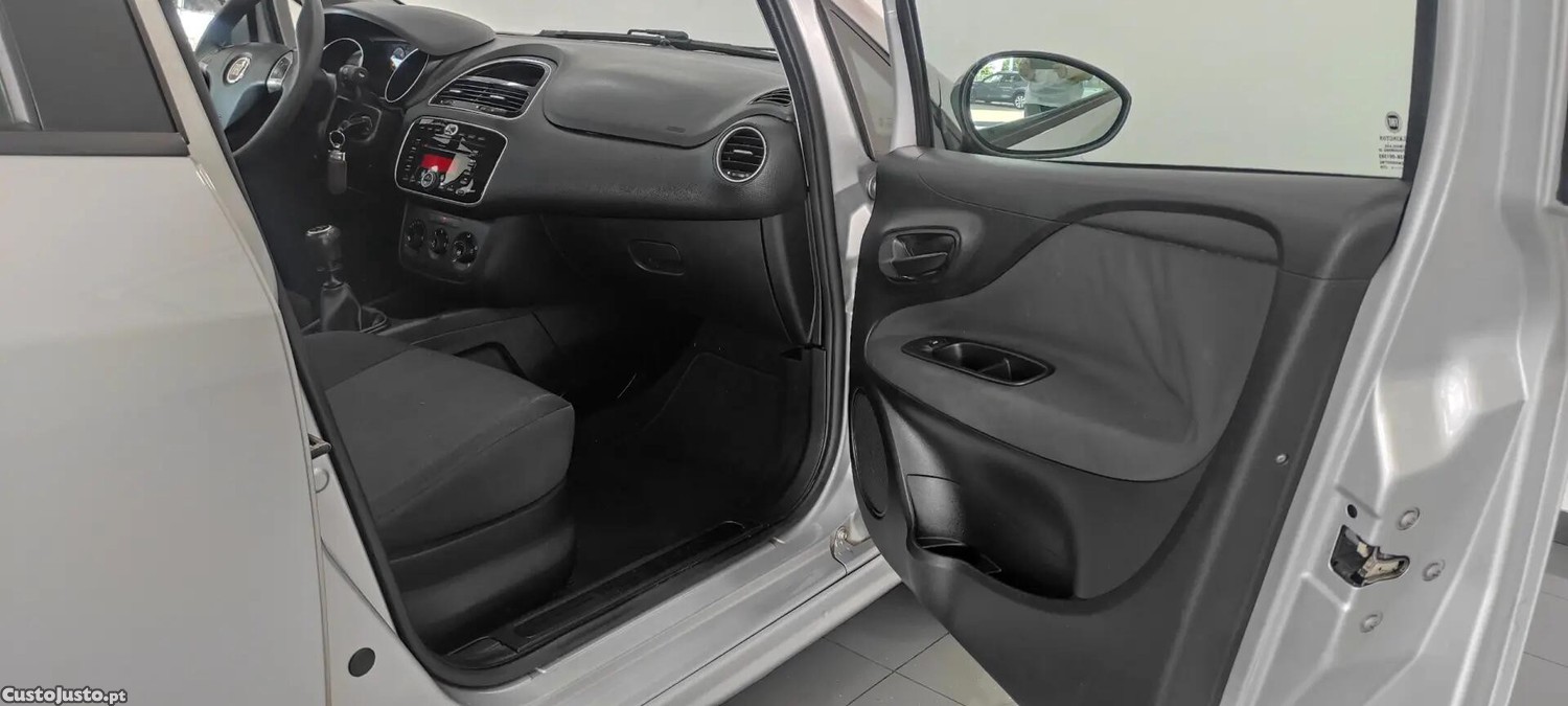 Fiat Punto 1.2 Young S&S — fotografia 11