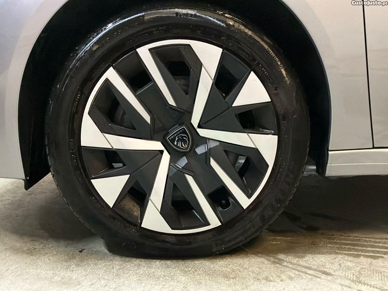 Peugeot 208 1.2 Hybrid Allure e-DCS6 — fotografia 15