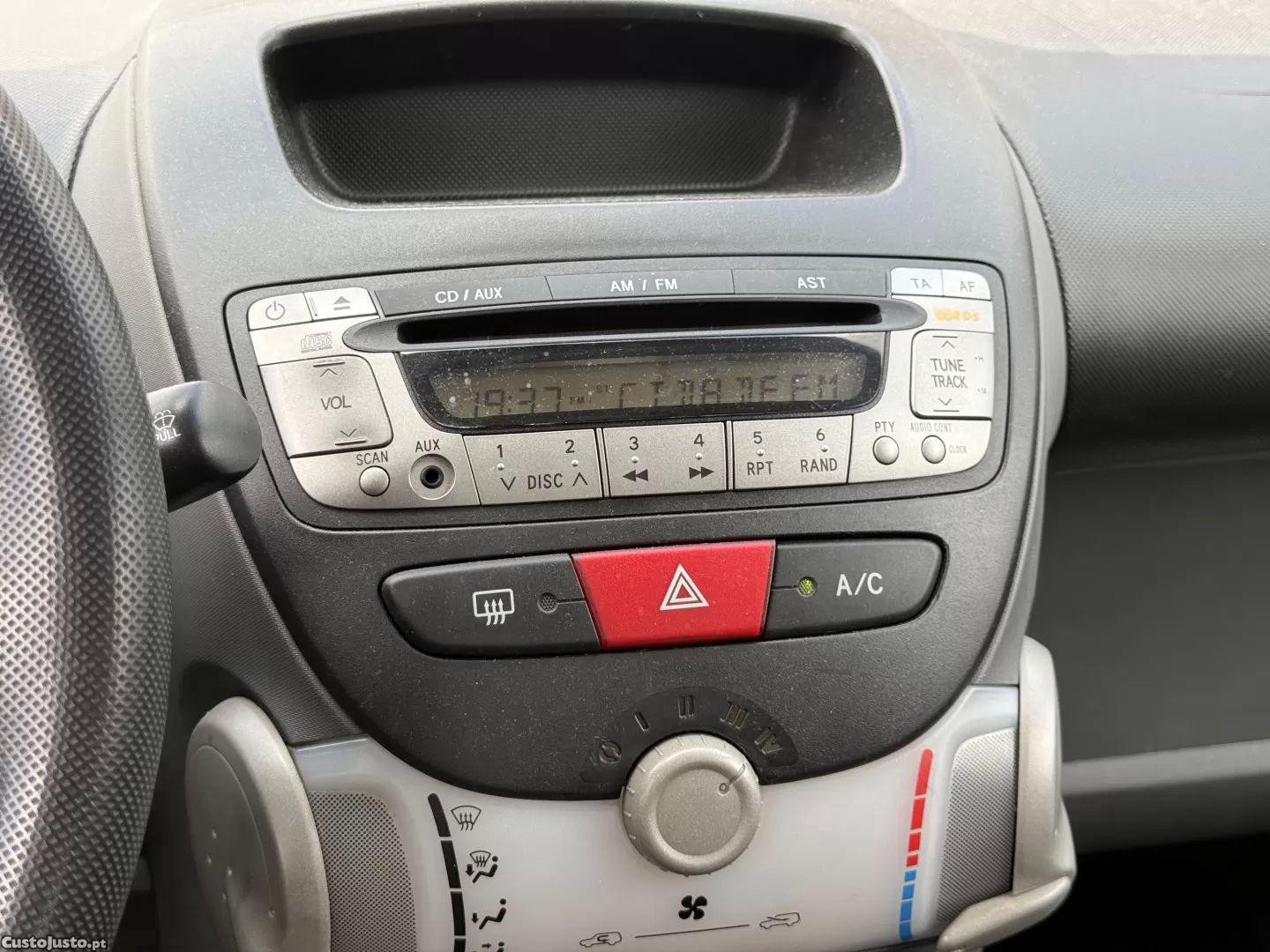Peugeot 107 1.4 hdi trendy — fotografia 5