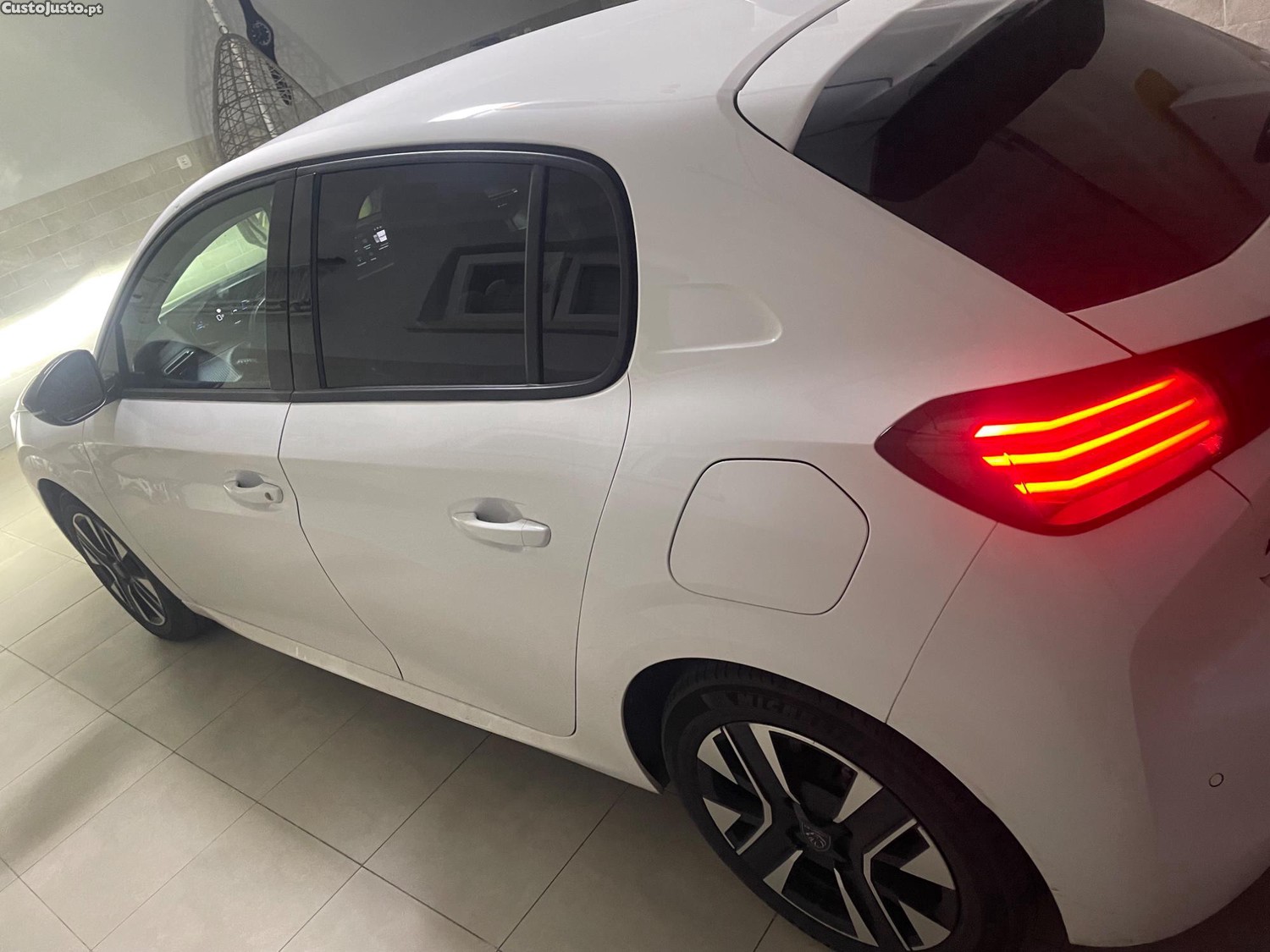 Peugeot 208 1.2 Hybrid Active e-DCS6 — fotografia 4