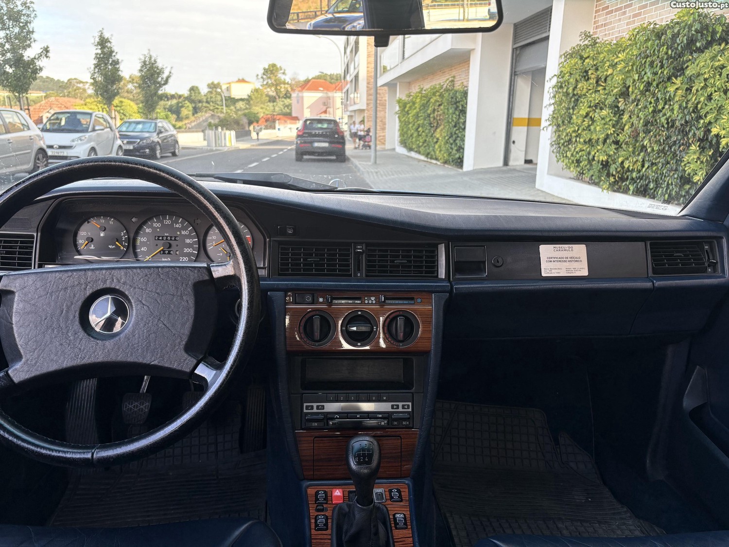 Mercedes-Benz 190 E 2.3 8v — fotografia 5