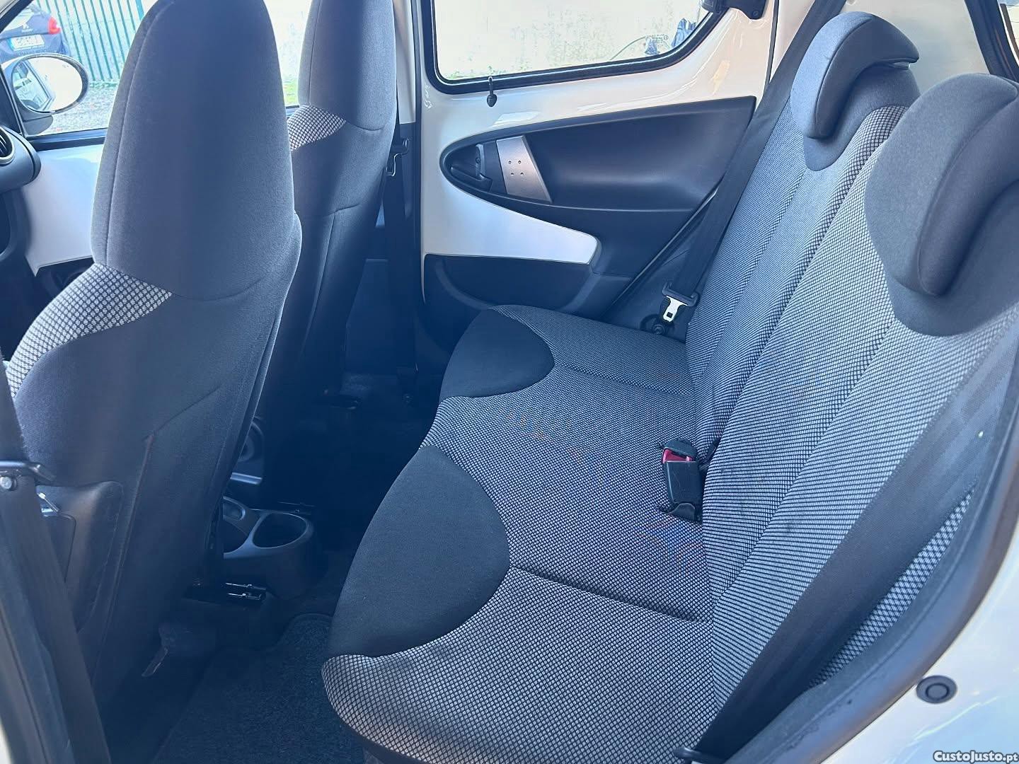 Toyota Aygo 1.0 — fotografia 5