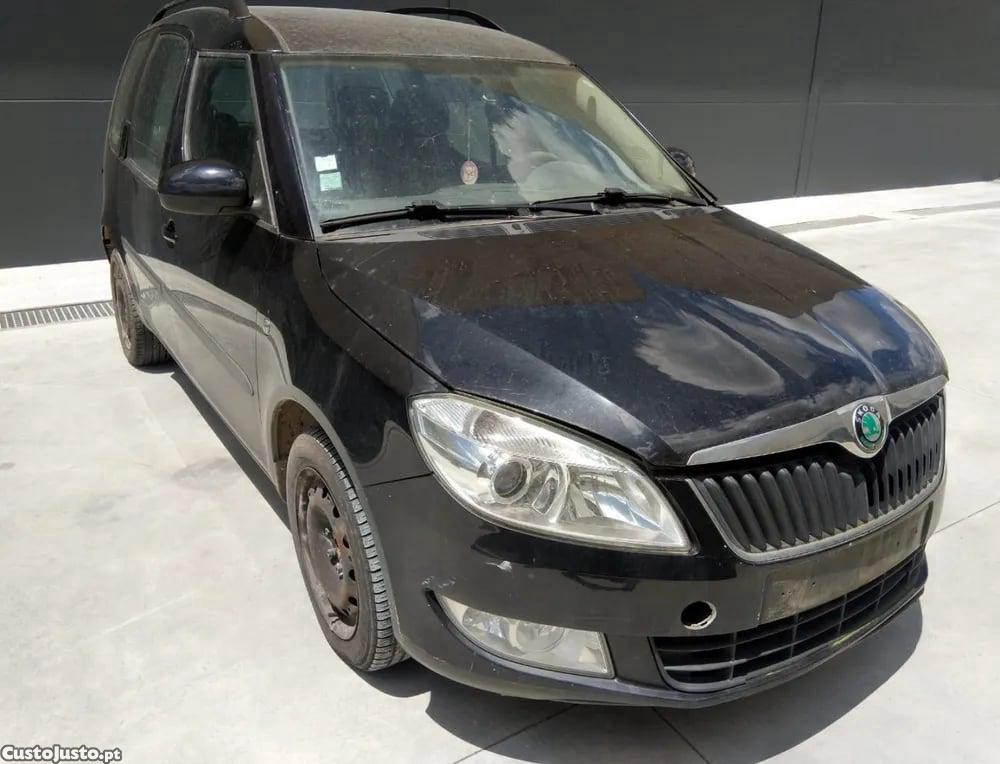 Skoda Roomster 1.6 TDI (66 kW / 90 cv) [03.2010 - 05.2015] - 11 foto 2