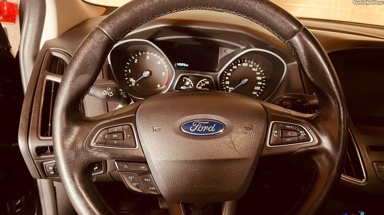 Ford Focus 1.5 tddi — fotografia 3